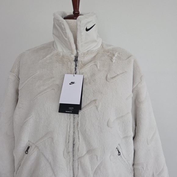 Nike Women's Sportswear Essentials Printed Plush Faux Fur Jacket Size Large - Picture 4 of 6